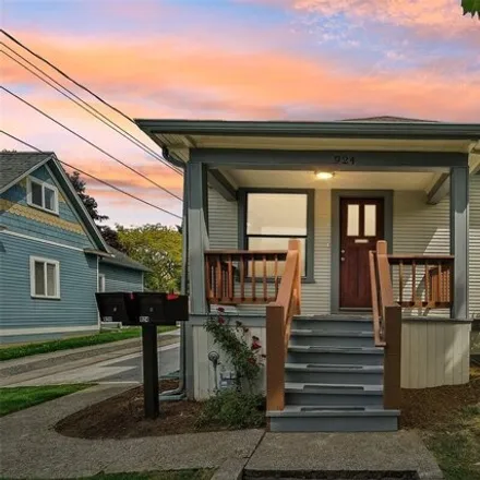 Buy this 2 bed house on 924 Northwest 62nd Street in Seattle, WA 98107