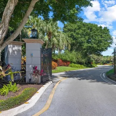 Image 2 - 311 Grand Key Terrace, North Palm Beach, FL 33418, USA - House for sale
