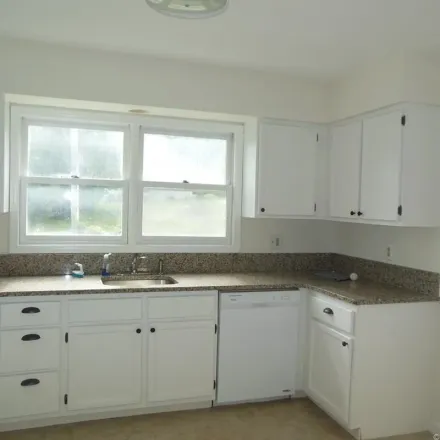Image 7 - 16 Maple Avenue, Bethel, CT 06801, USA - Apartment for rent