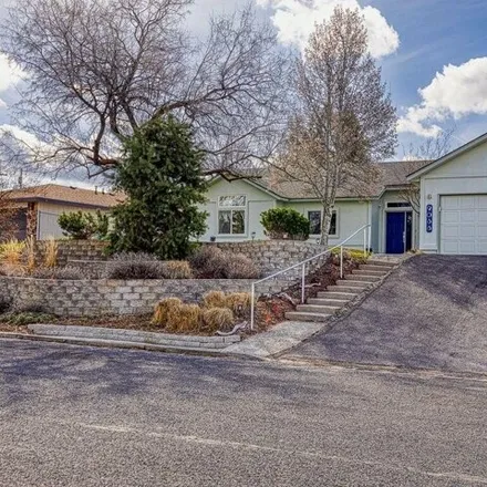 Buy this 3 bed house on 2044 California Avenue in Klamath Falls, OR 97601