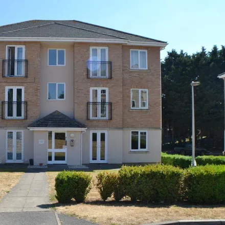 Rent this 2 bed apartment on Tarn Howes Close in Thatcham, RG19 3TS