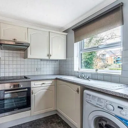 Image 6 - Knoll Road, Sidcup Hill, London, DA14 6HH, United Kingdom - Apartment for sale