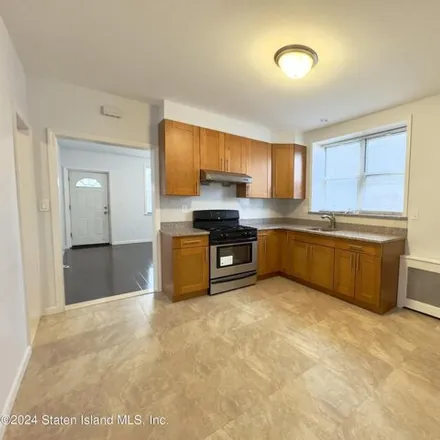 Image 2 - 431 Cromwell Ave, New York, 10305 - Apartment for rent