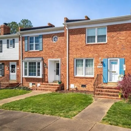 Buy this 2 bed townhouse on 2194 Kingsbrook Drive in Tuckahoe, VA 23238