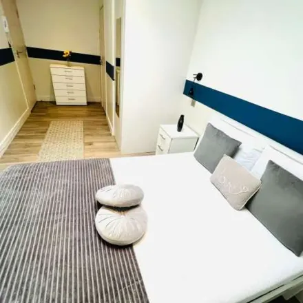 Image 3 - Greyhound Lane, London, SW16 5NL, United Kingdom - Apartment for rent