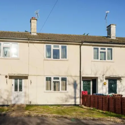 Rent this 4 bed townhouse on 26 Girdlestone Road in Oxford, OX3 7LZ