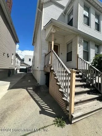 Buy this 3 bed house on 61 Union Avenue in New York, NY 10303