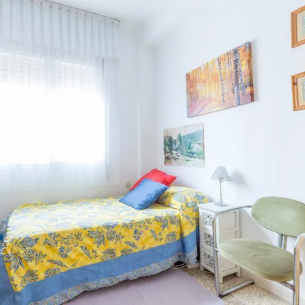 Rent this 3 bed room on Centro Médico Adeslas in Passeig de Torras i Bages, 53