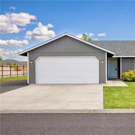 Buy this 3 bed house on 652 K Street Southeast in Ephrata, WA 98823