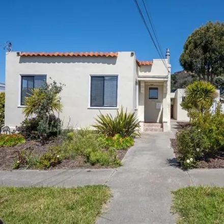 Rent this 3 bed house on 253 Pacific Avenue in Pacifica, CA 94044