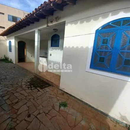 Rent this 3 bed house on Rua Itajuba in Osvaldo Rezende, Uberlândia - MG
