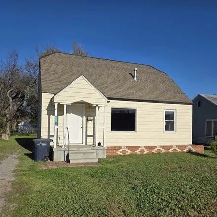 Buy this 3 bed house on 611 North 13th Street in Enid, OK 73701