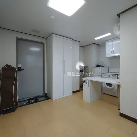 Rent this studio apartment on 서울특별시 관악구 신림동 1433-180