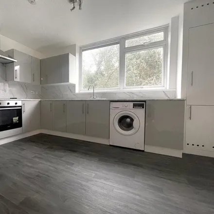 Rent this 3 bed townhouse on Simon Lodge in Levana Close, London