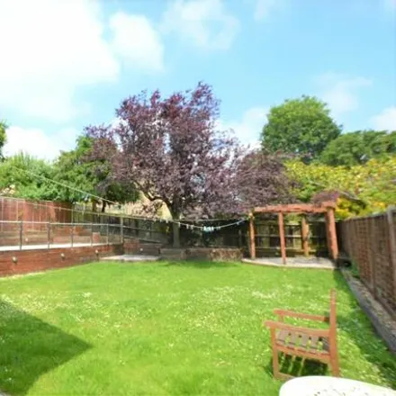 Image 6 - 4 Batts Hill, Redhill, RH1 2DH, United Kingdom - House for rent