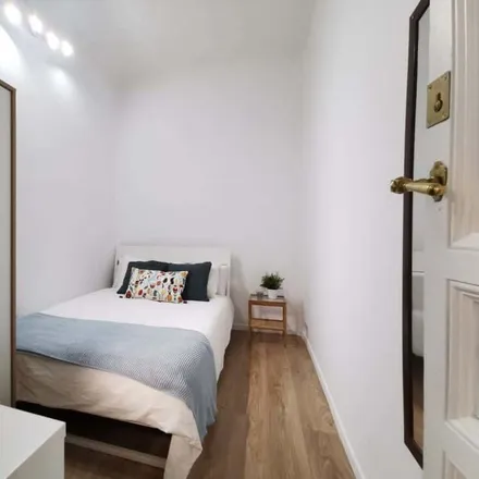 Rent this 12 bed room on Madrid in Calle Preciados, 42
