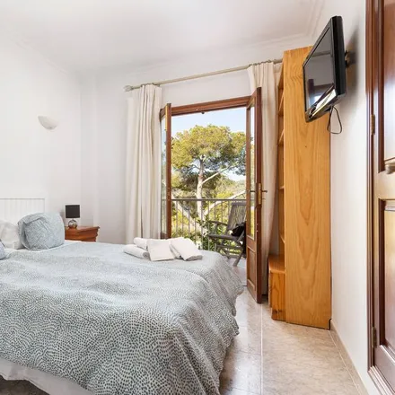 Rent this 4 bed apartment on Mallorca in carrer de Vicente Tofiño, 07007 Palma