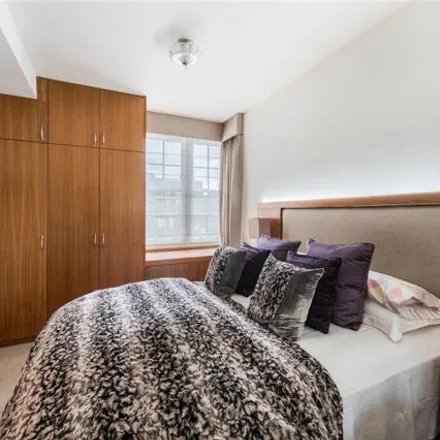 Image 4 - Eaton House, 39-40 Upper Grosvenor Street, London, W1K 7EH, United Kingdom - Apartment for sale