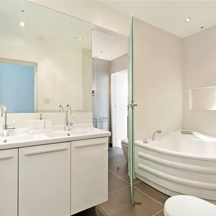 Image 3 - Vaughan Avenue, London, W6 0XS, United Kingdom - Apartment for rent