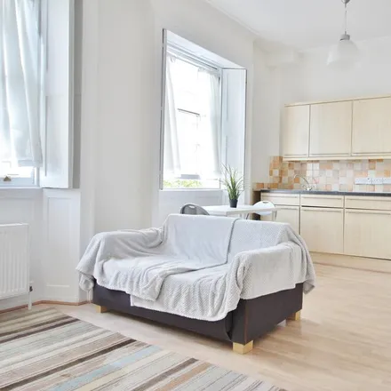 Rent this studio apartment on 33 Mornington Crescent in London, NW1 7RG