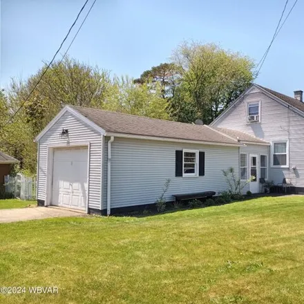 Image 2 - 688 Pearl Boulevard, Montoursville, Lycoming County, PA 17754, USA - House for sale