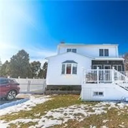 Rent this 3 bed house on 599 Tidewater Drive in Warwick, RI 02889
