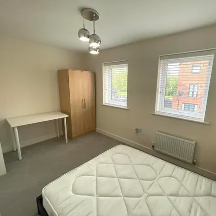 Image 3 - Silver Court Gardens, Brownhills, WS8 6FB, United Kingdom - House for rent