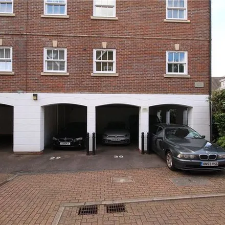 Image 6 - Sells Close, Guildford, GU1 3JY, United Kingdom - Apartment for rent