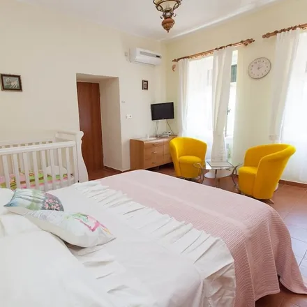 Rent this 4 bed house on 51244 Grižane-Belgrad
