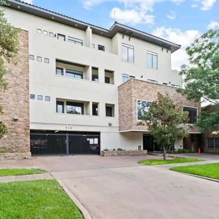 Rent this 2 bed condo on 515 Westheimer Road in Houston, TX 77006
