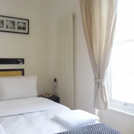 Rent this studio apartment on 194 North Gower Street in London, NW1 2NR