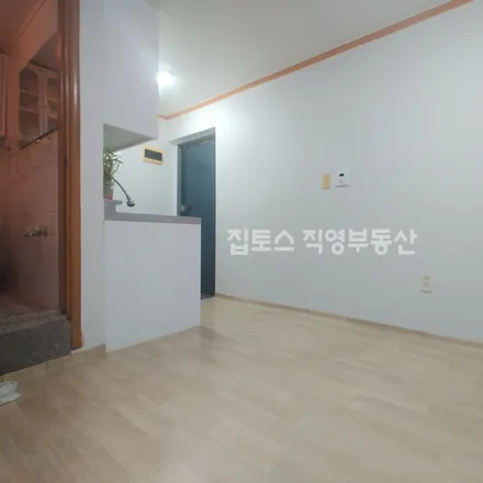 Rent this studio apartment on 서울특별시 관악구 신림동 491-23