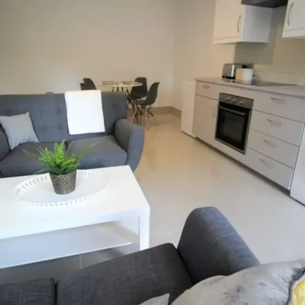 Rent this 3 bed apartment on Clarendon Road in Leeds, LS2 9DE