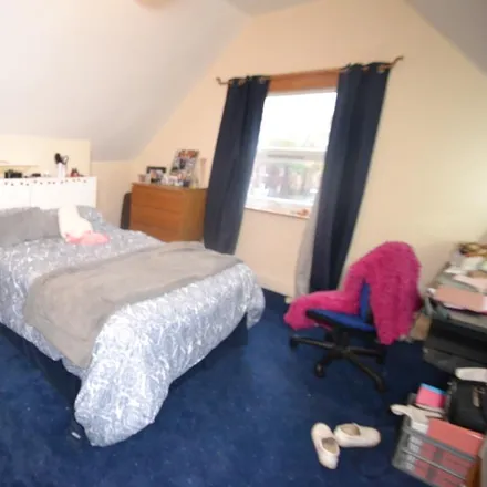 Rent this 6 bed house on 12 Hope Drive in Nottingham, NG7 1DL