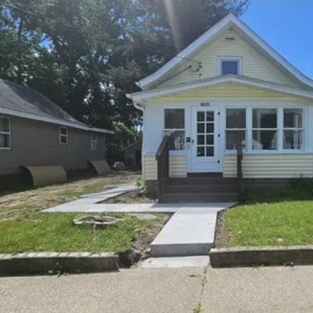 Buy this 3 bed house on 1908 Roosevelt Avenue in Beloit, WI 53511