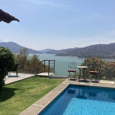 Buy this 4 bed house on unnamed road in El Calvario, 52100 Valle de Bravo