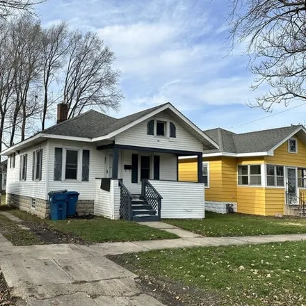 Buy this 2 bed house on 300 West Cypress Street in Kankakee, IL 60901