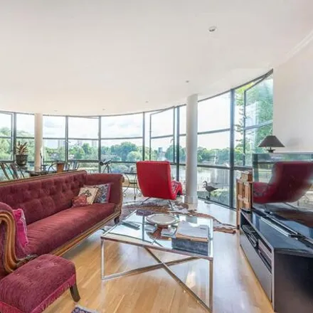 Image 1 - Julius Court, Justin Close, London, TW8 8QG, United Kingdom - Apartment for rent