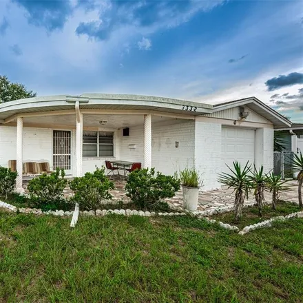 Image 2 - 3332 Eisenhower Drive, Holiday, FL 34691, USA - House for sale