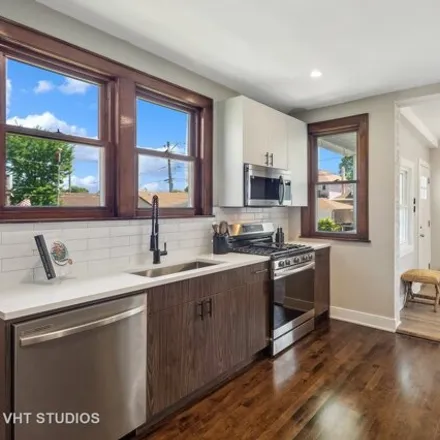 Image 7 - 5941 West Newport Avenue, Chicago, IL 60634, USA - House for sale