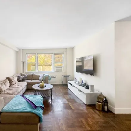 Image 2 - 3725 Henry Hudson Parkway West, New York, NY 10463, USA - Apartment for sale