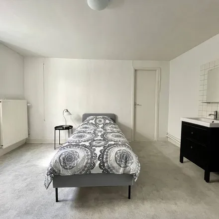 Rent this 3 bed apartment on Claes de Vrieselaan in Nieuwe Binnenweg, 3021 GR Rotterdam