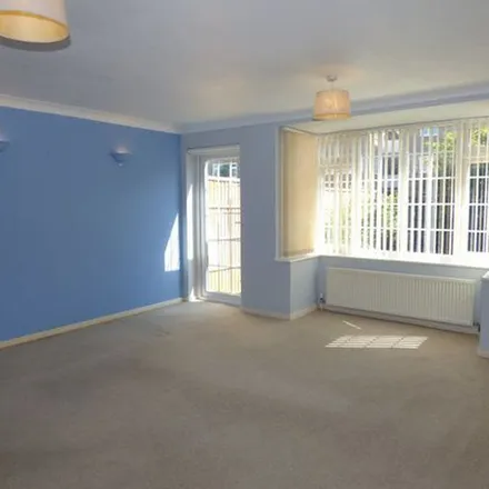 Rent this 3 bed townhouse on 10 Hill View Road in Nottingham, NG9 6FX