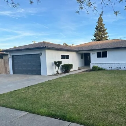 Buy this 3 bed house on 4800 East Santa Ana Avenue in Fresno, CA 93726