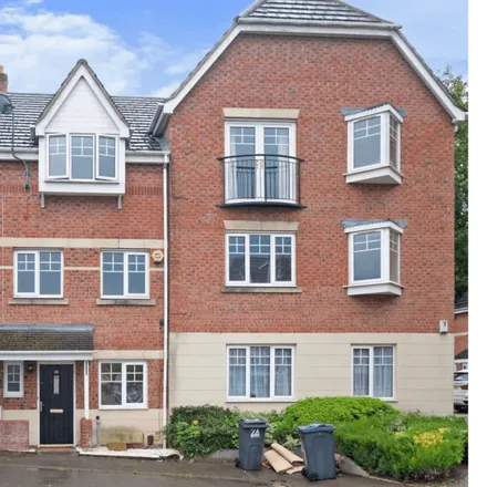 Rent this 5 bed townhouse on Canterbury Close in Stockland Green, B23 7QL