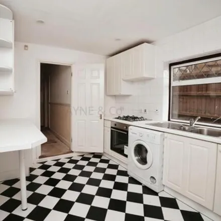 Image 5 - Smade Lounge, 284-294 Ley Street, London, IG1 4BS, United Kingdom - Townhouse for sale
