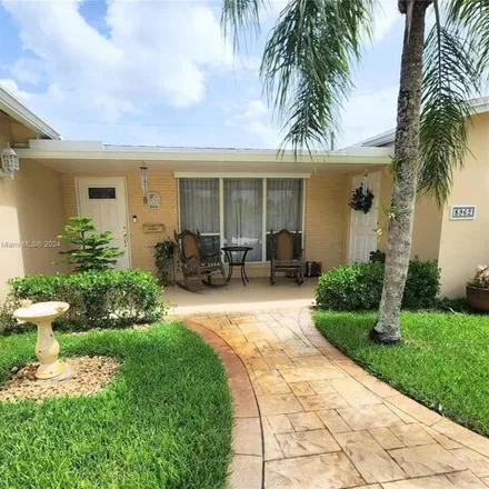 Image 3 - 8962 SW 52nd Pl, Cooper City, Florida, 33328 - House for sale