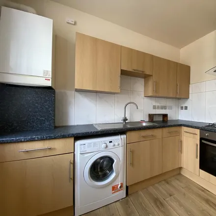 Rent this 2 bed apartment on High Street in London, SE25 6EP