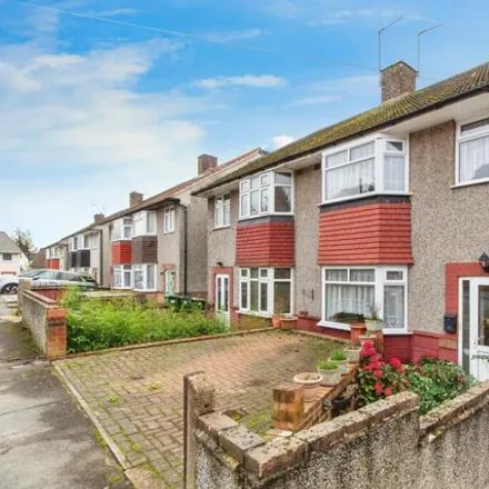 Buy this 3 bed duplex on Rectory Close in London, DA1 4RP