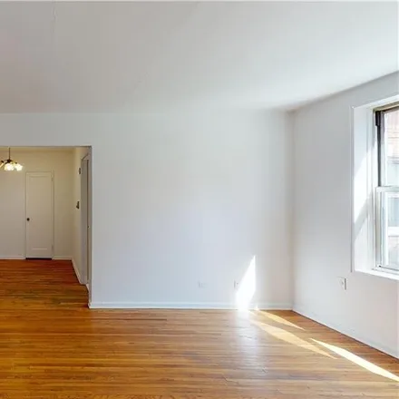 Image 7 - 2531 East 7th Street, New York, NY 11235, USA - Condo for sale